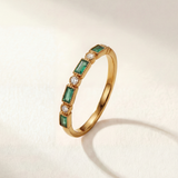 Pascale | Bague vec des pierres vertes